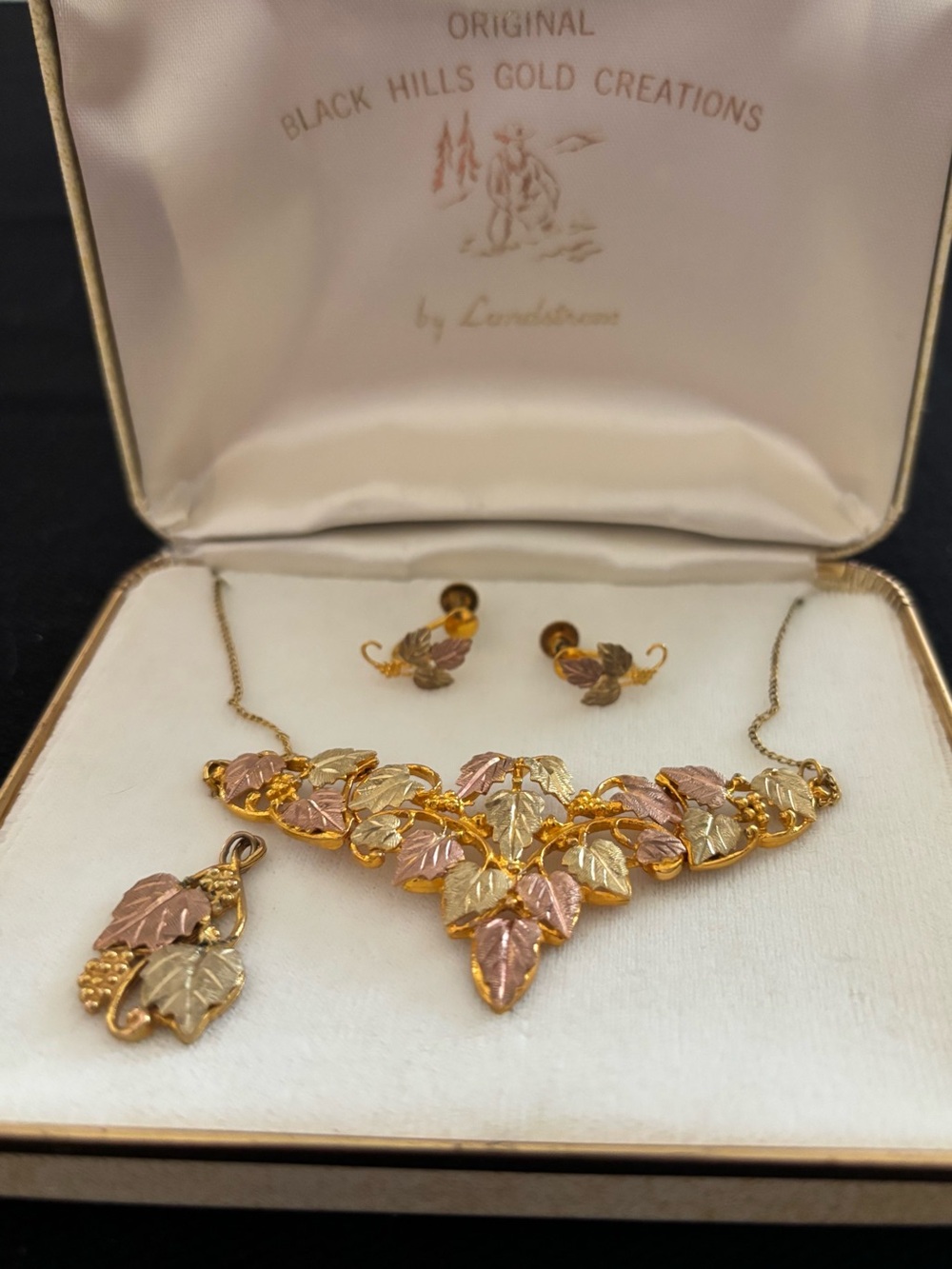 Black Hills Gold Tri-Color Leaf Necklace & Earring Set vintage set never worn